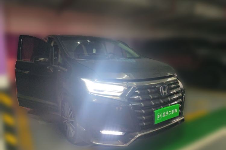 Used Honda Elysion 2022 2.0L eHEV Luxury First Edition Front Right 45 Deg
