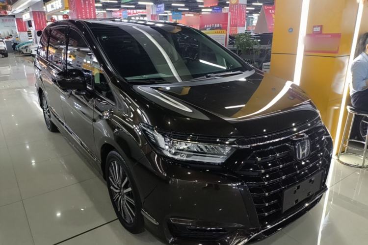 Used Honda Elysion 2022 2.0L eHEV Luxury Edition Front Right 45 Deg