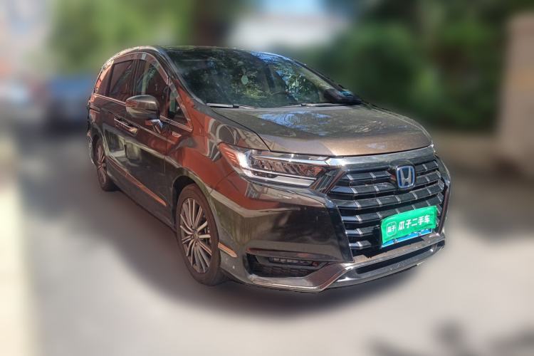 Used Honda Elysion 2022 2.0L eHEV Luxury Edition Front Right 45 Deg