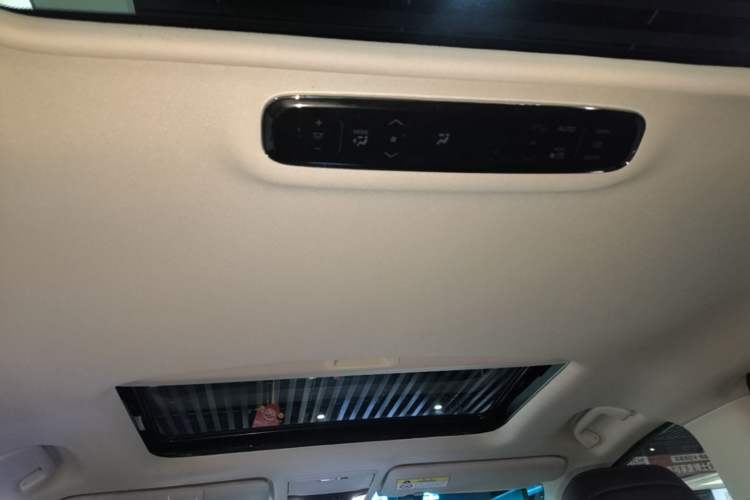 Used Honda Elysion 2022 2.0L eHEV Luxury Edition Headliner