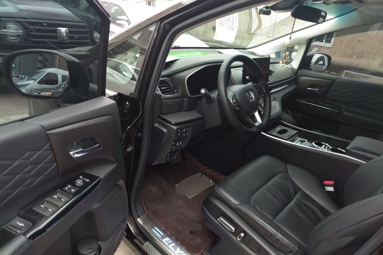 Used Honda Elysion 2022 2.0L eHEV Luxury Edition Interior 3