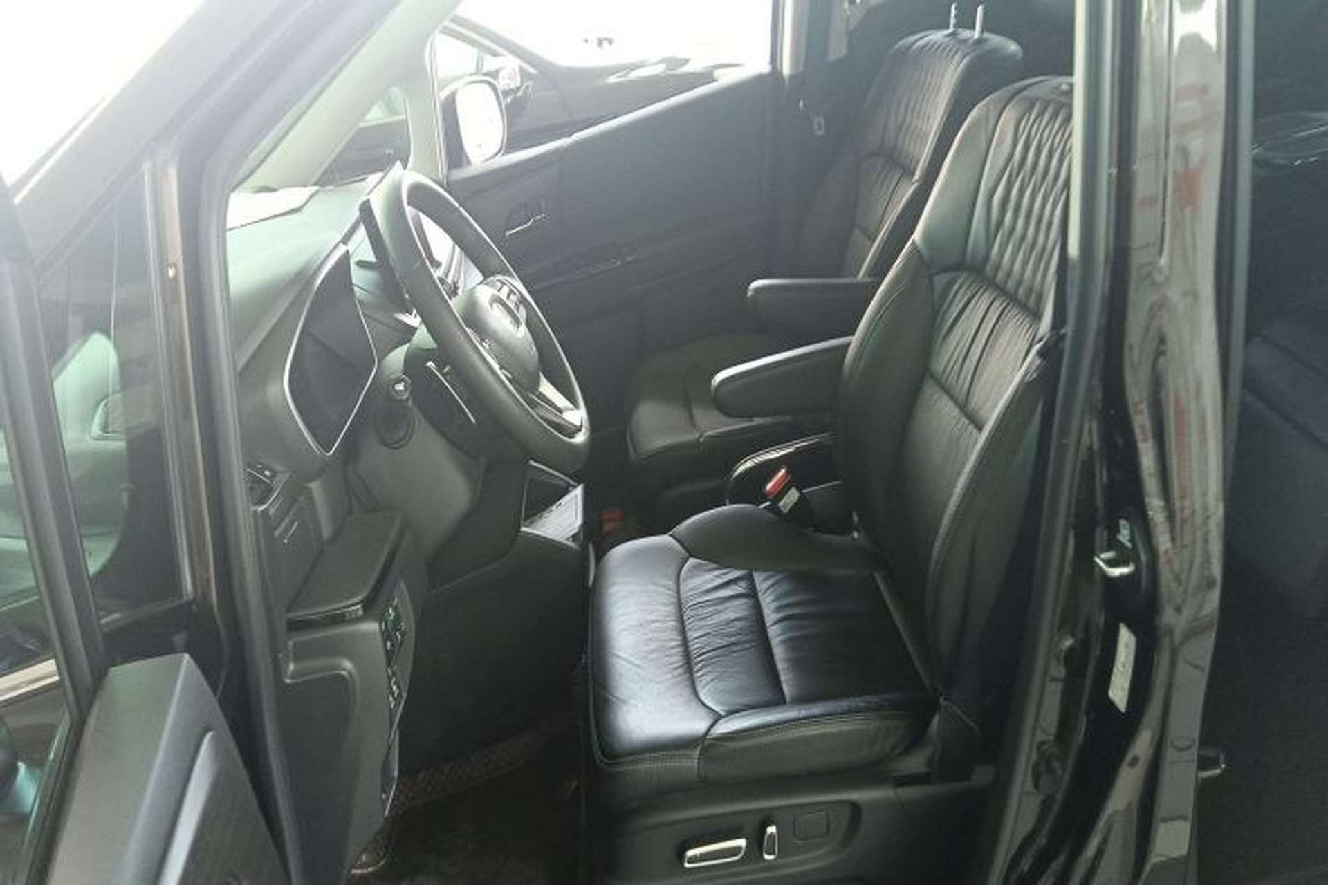 Used Honda Elysion 2022 2.0L eHEV Luxury First Edition Left Front Seat