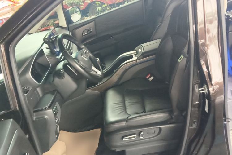 Used Honda Elysion 2022 2.0L eHEV Luxury Edition Left Front Seat