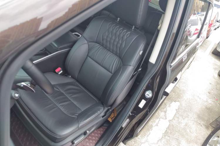 Used Honda Elysion 2022 2.0L eHEV Luxury Edition Left Front Seat