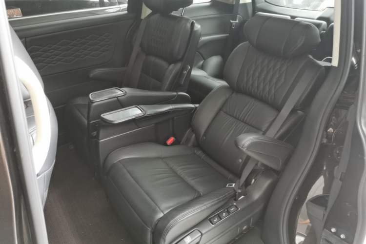 Used Honda Elysion 2022 2.0L eHEV Luxury First Edition Left Rear Seat