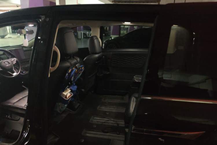 Used Honda Elysion 2022 2.0L eHEV Luxury First Edition Left Rear Seat