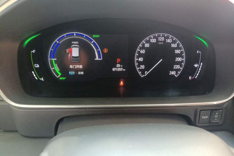 Used Honda Elysion 2022 2.0L eHEV Luxury Edition Odometer Close Up