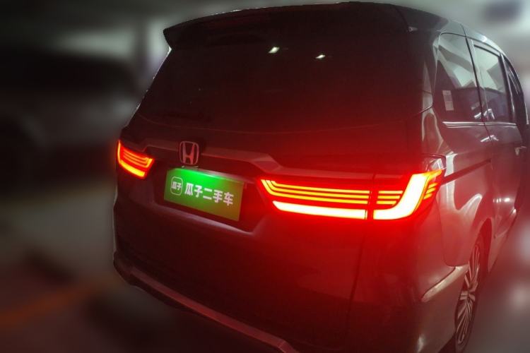Used Honda Elysion 2022 2.0L eHEV Luxury First Edition Rear Right 45 Deg