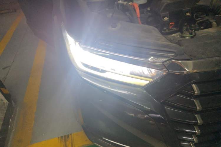 Used Honda Elysion 2022 2.0L eHEV Luxury First Edition Right Front Headlight