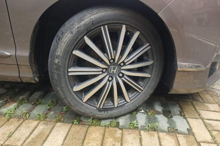 Used Honda Elysion 2022 2.0L eHEV Luxury Edition Right Front Wheel Hub