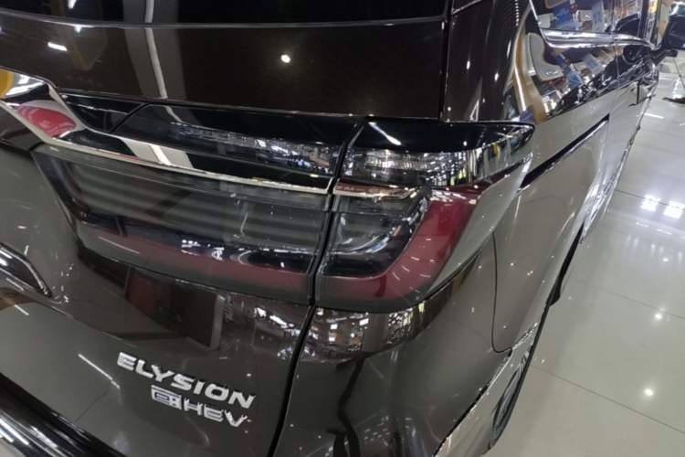 Used Honda Elysion 2022 2.0L eHEV Luxury Edition Right Rear Taillight