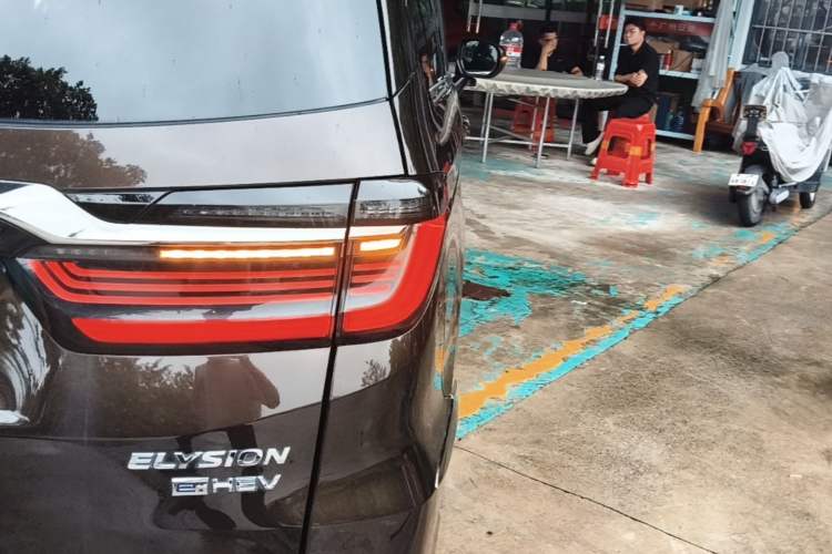 Used Honda Elysion 2022 2.0L eHEV Luxury Edition Right Rear Taillight