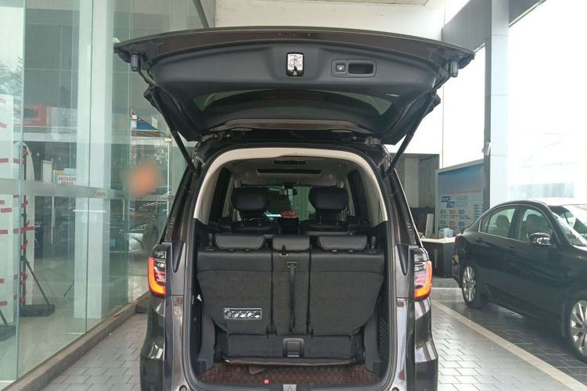 Used Honda Elysion 2022 2.0L eHEV Luxury First Edition Trunk