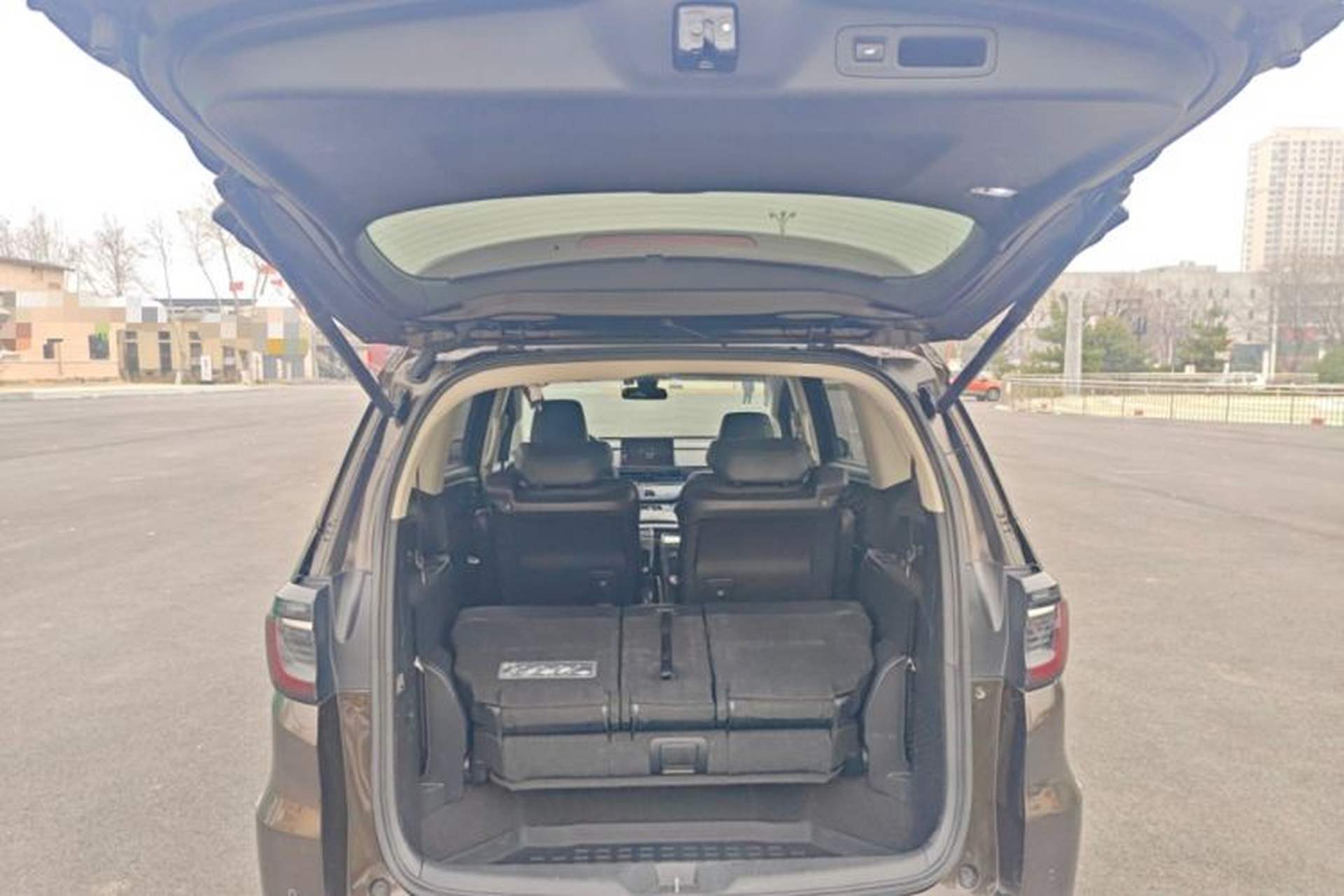 Used Honda Elysion 2022 2.0L eHEV Luxury First Edition Trunk
