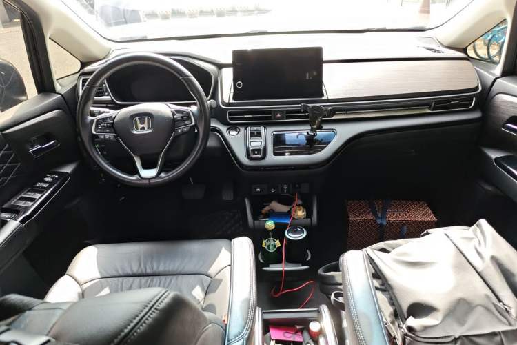 Used Honda Elysion 2022 2.0L eHEV Luxury Edition Center Console