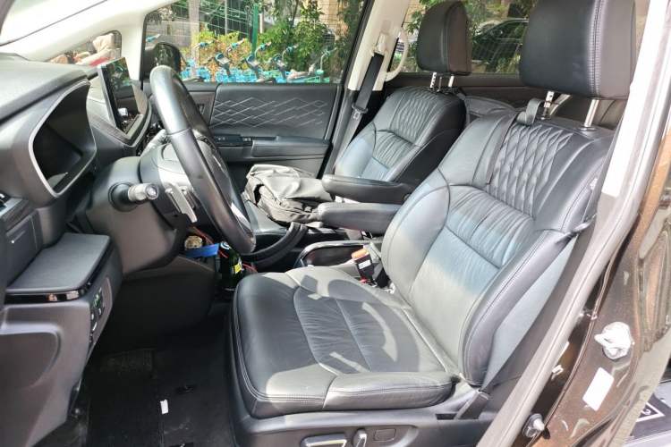 Used Honda Elysion 2022 2.0L eHEV Luxury Edition Left Front Seat