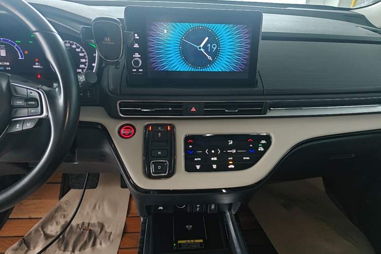 Used Honda Elysion 2022 2.0L eHEV Luxury Edition Audio And AC Panel