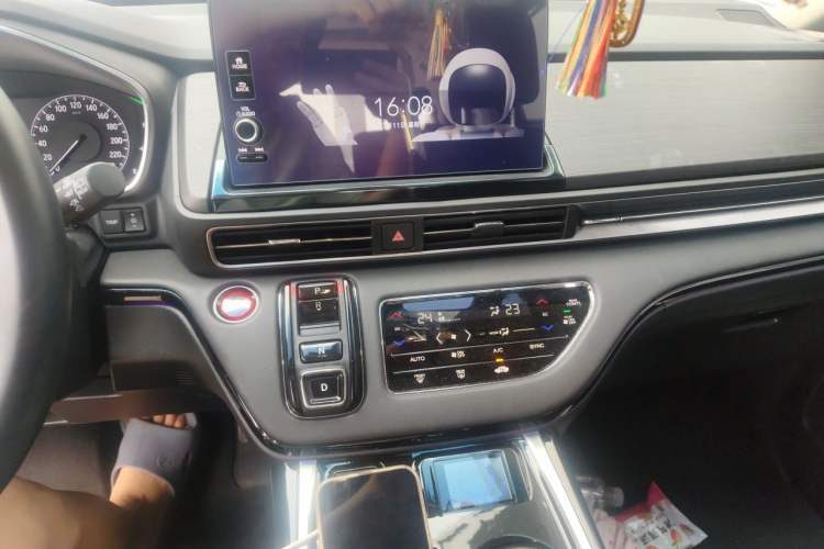 Used Honda Elysion 2022 2.0L eHEV Luxury First Edition Audio And AC Panel