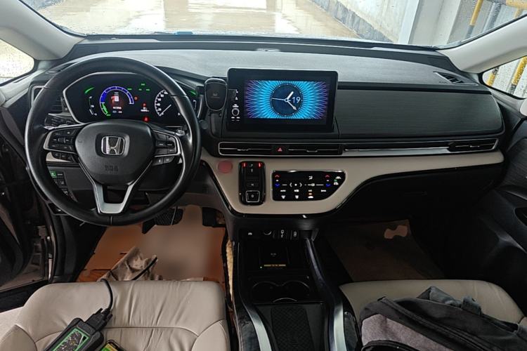 Used Honda Elysion 2022 2.0L eHEV Luxury Edition Center Console