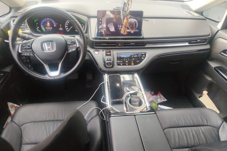 Used Honda Elysion 2022 2.0L eHEV Luxury First Edition Center Console