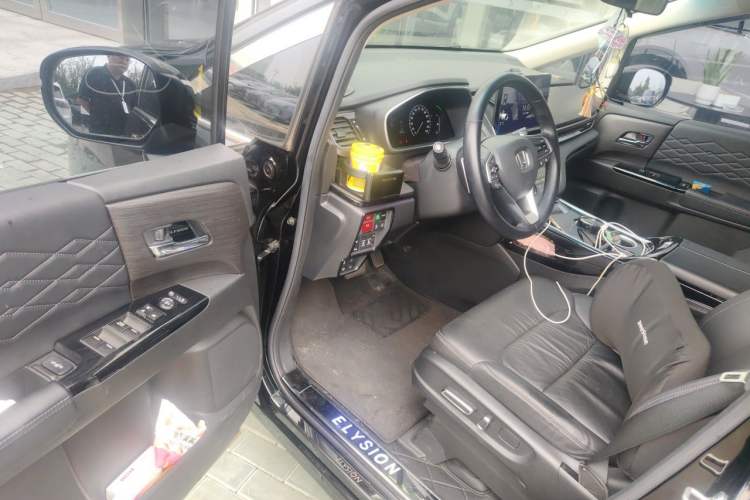 Used Honda Elysion 2022 2.0L eHEV Luxury First Edition Driver Seat