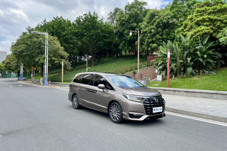Used Honda Elysion 2022 2.0L eHEV Luxury Edition Exterior 8