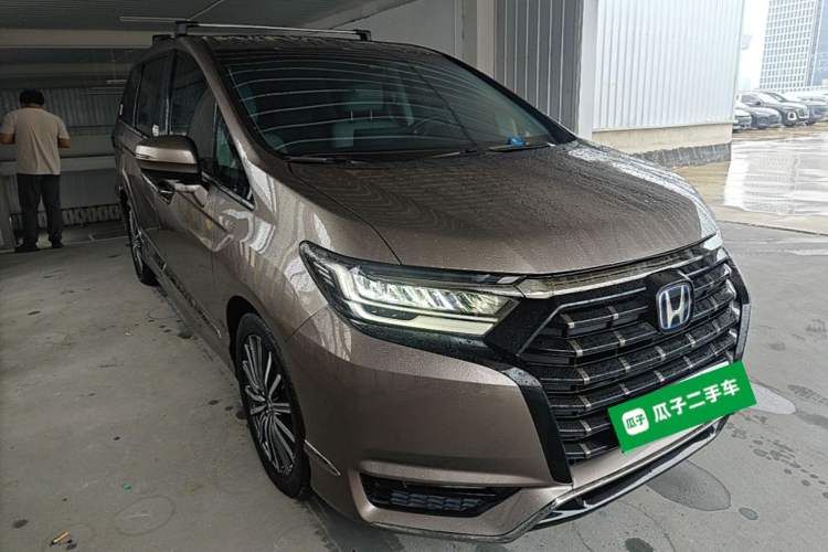 Used Honda Elysion 2022 2.0L eHEV Luxury Edition Front Right 45 Deg