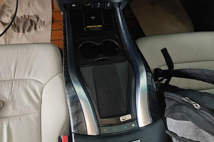 Used Honda Elysion 2022 2.0L eHEV Luxury Edition Gear Lever
