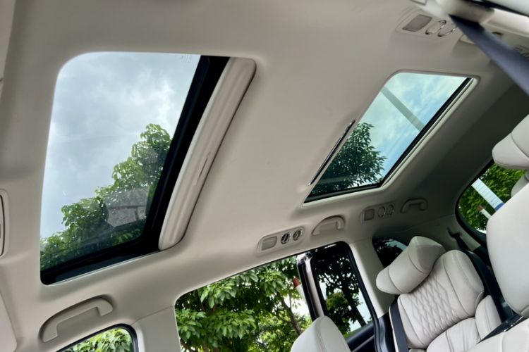 Used Honda Elysion 2022 2.0L eHEV Luxury Edition Headliner