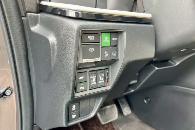Used Honda Elysion 2022 2.0L eHEV Luxury Edition Interior 2