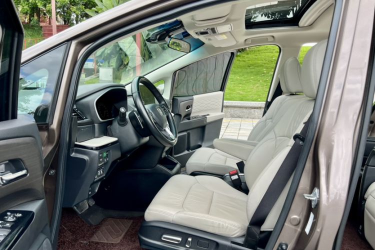 Used Honda Elysion 2022 2.0L eHEV Luxury Edition Interior 3