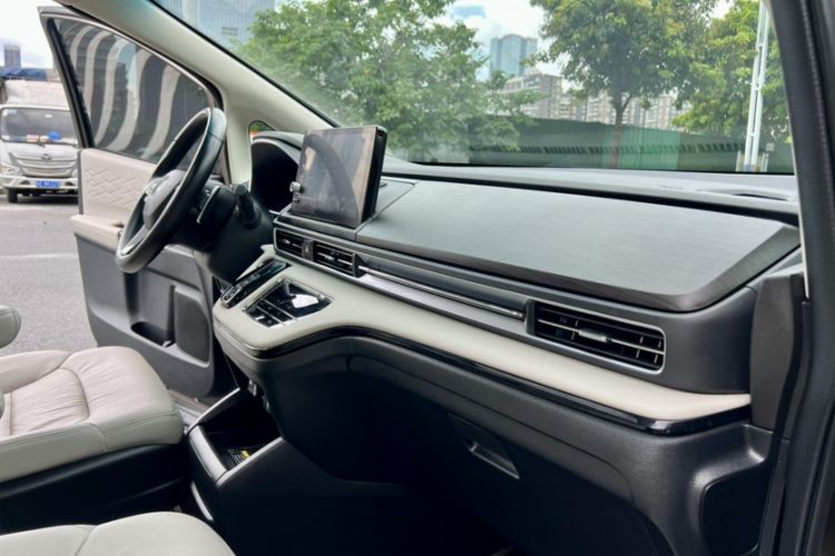 Used Honda Elysion 2022 2.0L eHEV Luxury Edition Interior 4