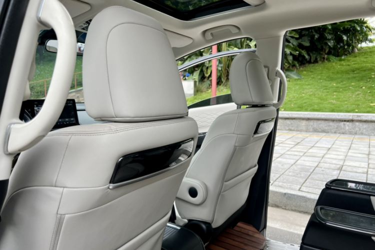 Used Honda Elysion 2022 2.0L eHEV Luxury Edition Interior 5