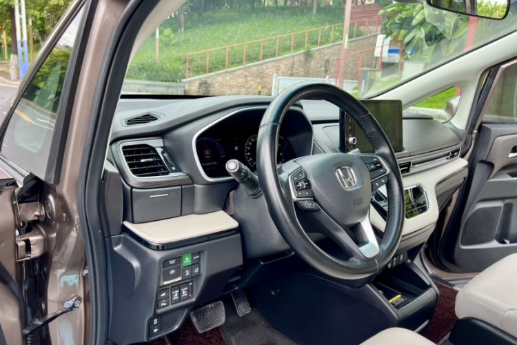 Used Honda Elysion 2022 2.0L eHEV Luxury Edition Interior 6