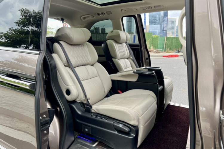 Used Honda Elysion 2022 2.0L eHEV Luxury Edition Interior 7
