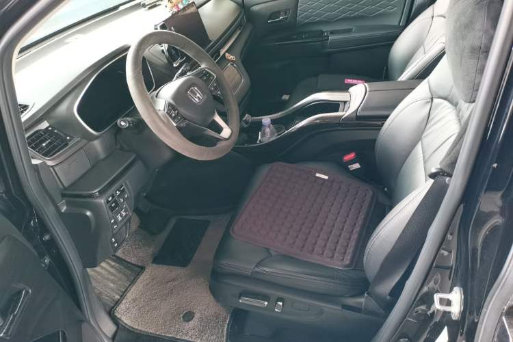 Used Honda Elysion 2022 2.0L eHEV Luxury Edition Left Front Seat