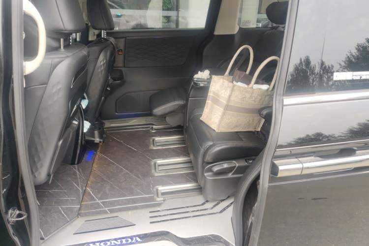 Used Honda Elysion 2022 2.0L eHEV Luxury First Edition Left Rear Seat