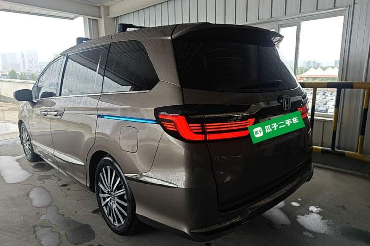 Used Honda Elysion 2022 2.0L eHEV Luxury Edition Rear Left 45 Deg