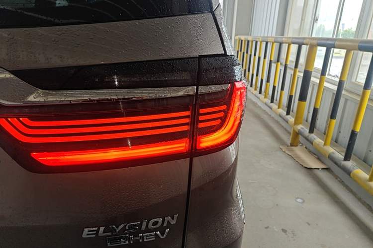 Used Honda Elysion 2022 2.0L eHEV Luxury Edition Right Rear Taillight