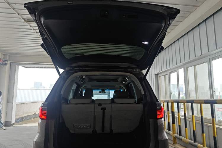 Used Honda Elysion 2022 2.0L eHEV Luxury Edition Trunk