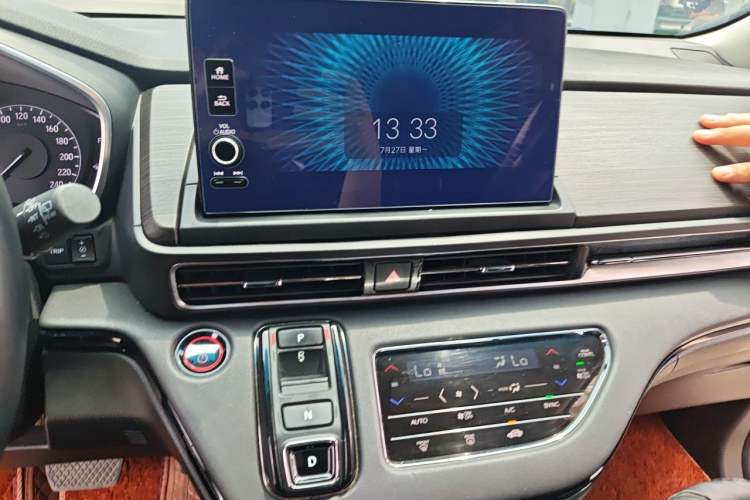 Used Honda Elysion 2022 2.0L eHEV Luxury First Edition Audio And AC Panel
