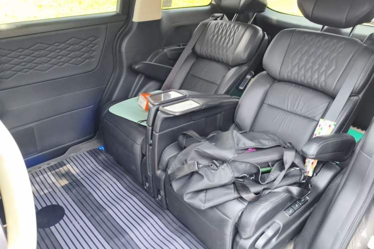 Used Honda Elysion 2022 2.0L eHEV Luxury First Edition Left Rear Seat