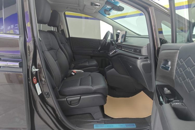 Used Honda Elysion 2022 2.0L eHEV Luxury Edition Right Front Seat