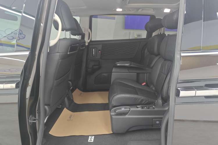 Used Honda Elysion 2022 2.0L eHEV Luxury Edition Right Rear Seat
