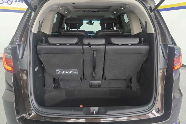 Used Honda Elysion 2022 2.0L eHEV Luxury Edition Trunk