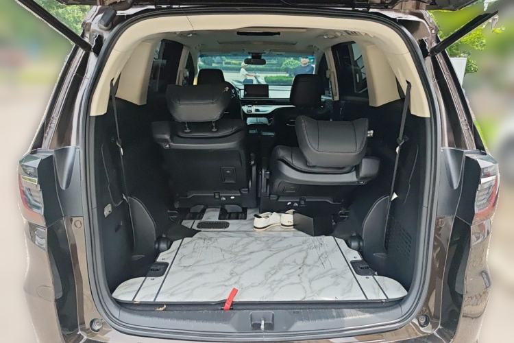 Used Honda Elysion 2022 2.0L eHEV Luxury First Edition Trunk
