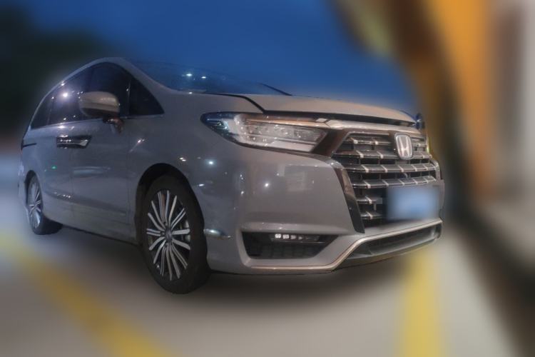 Used Honda Elysion 2022 2.0L eHEV Luxury Edition Front Right 45 Deg