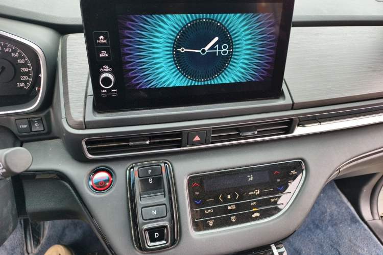Used Honda Elysion 2022 2.0L eHEV Luxury First Edition Audio And AC Panel