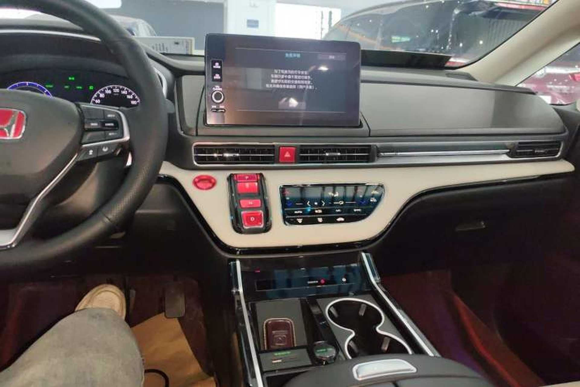 Used Honda Elysion 2022 2.0L eHEV Luxury First Edition Audio And AC Panel
