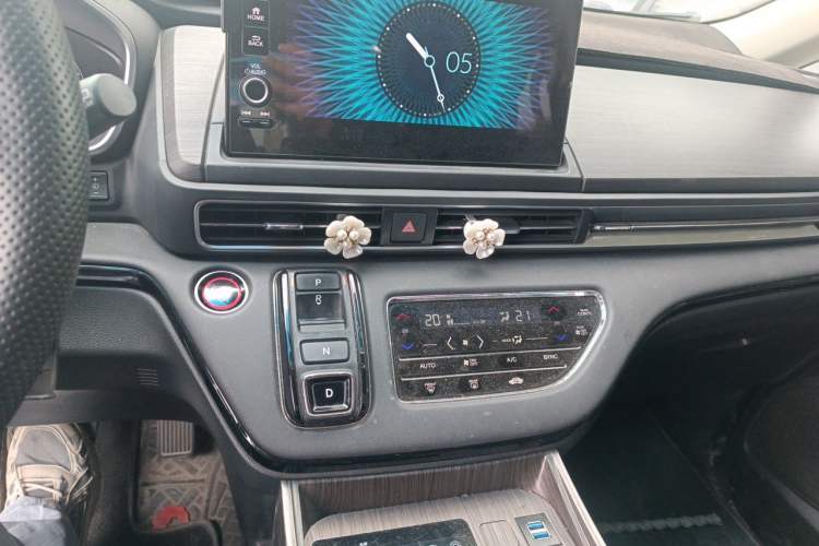 Used Honda Elysion 2022 2.0L eHEV Luxury First Edition Audio And AC Panel